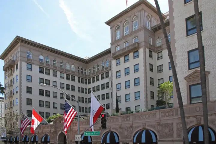 Wilshire Boulevard hotel facade in Beverly Hills, California, a Bodewell appliance repair service area